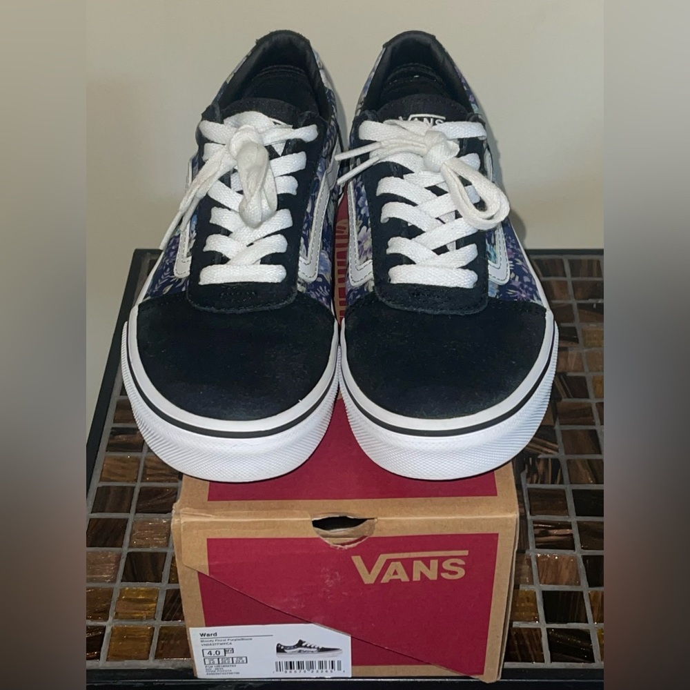 Vans Little/Big Girls Moody Floral Purple/Black Sneakers
Size 4